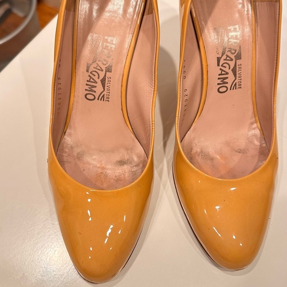 Salvatore Ferragamo Women's Mustard Heels - Picture 1 of 5